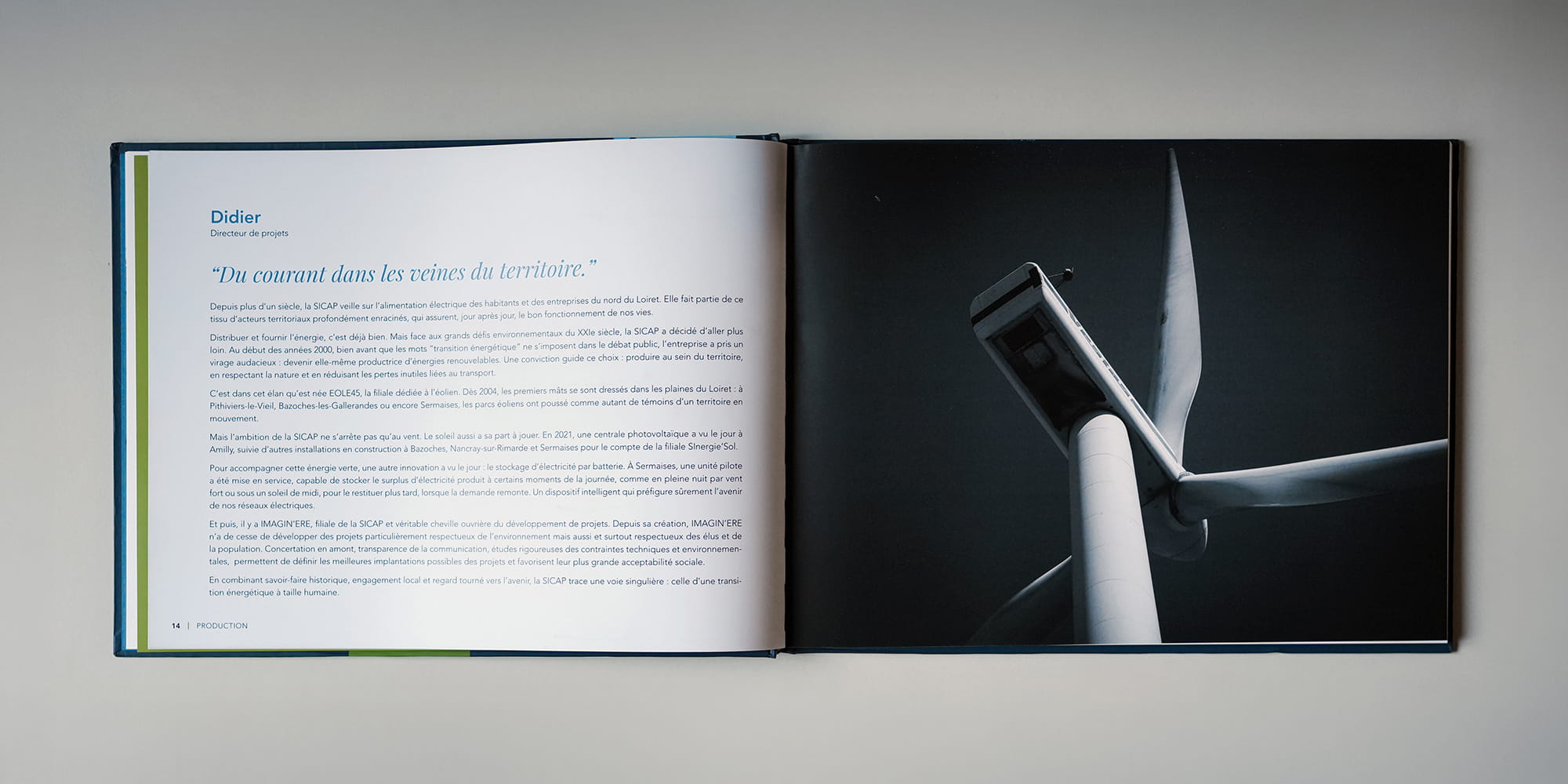 Pages intérieures du beau livre SICAP “LE VOYAGE DE L'ÉLECTRON”