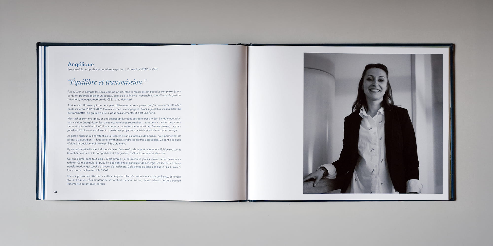 Pages intérieures du beau livre SICAP “LE VOYAGE DE L'ÉLECTRON”